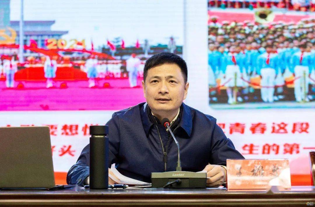 王雄文在浏阳市田家炳中学宣讲党的十九届六中全会精神