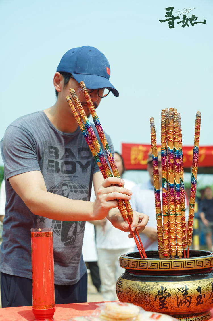 电影《寻她》近日于广东惠州开机