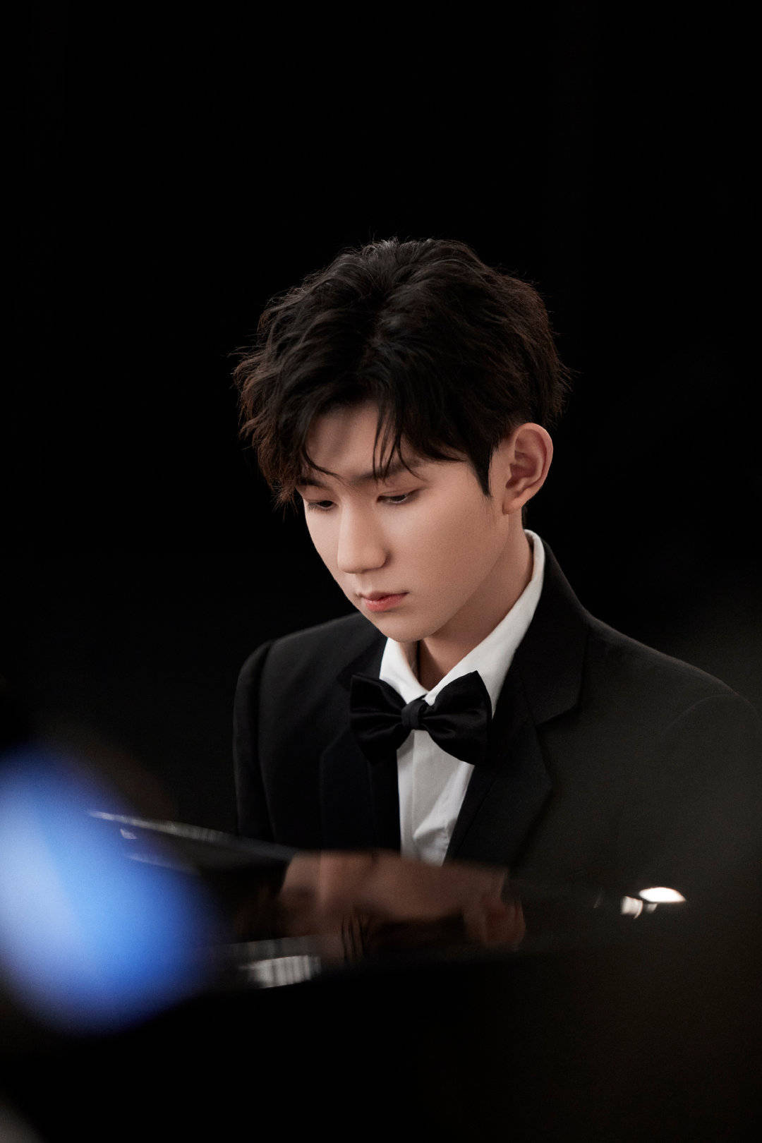 王源《穿过寒冬拥抱你》主题曲mv拍摄花絮图……_手语_小源_王子