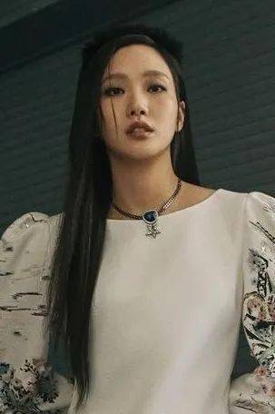 卷发今年秋冬最火的5款发型！超显脸小还不挑人！