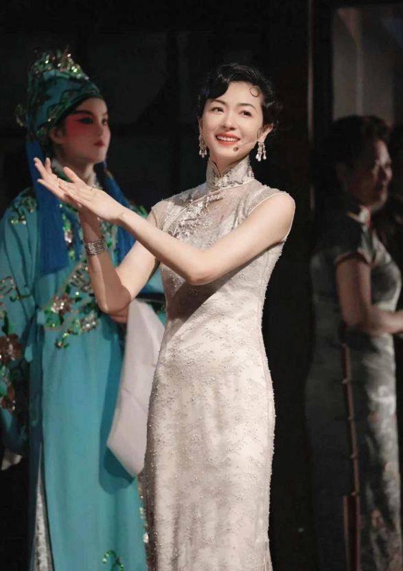 宝藏女孩万茜穿旗袍真美瞬间成为舞台的焦点黄金比例太赞