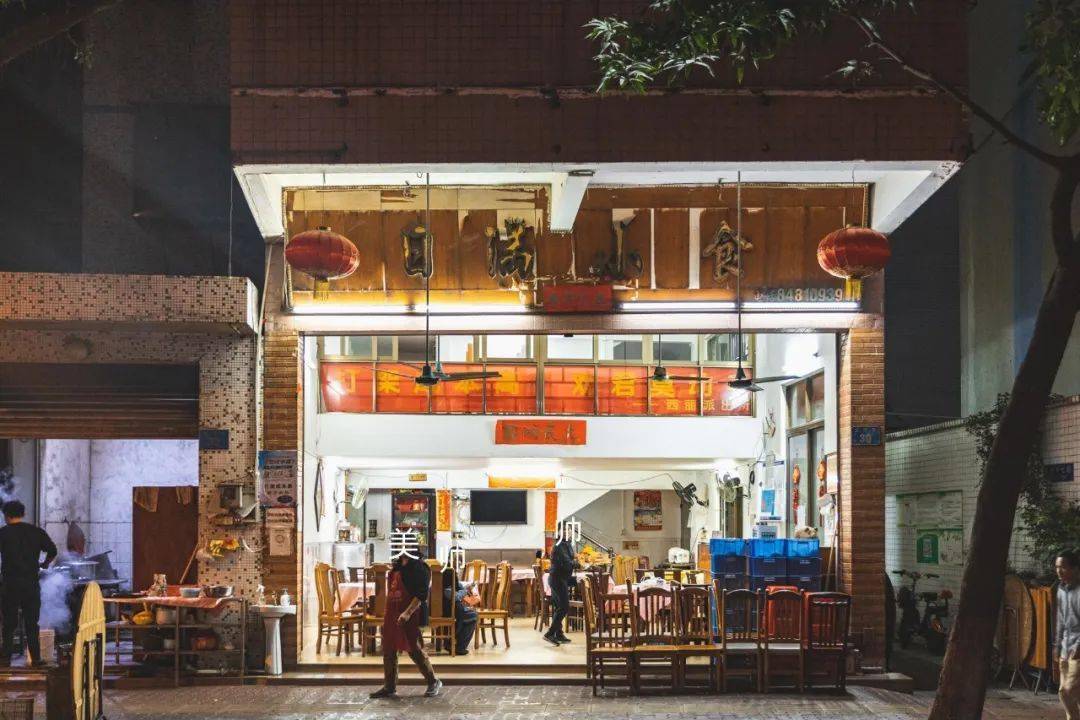 开足30年的路边大排档吃鱼爱好者专门找去