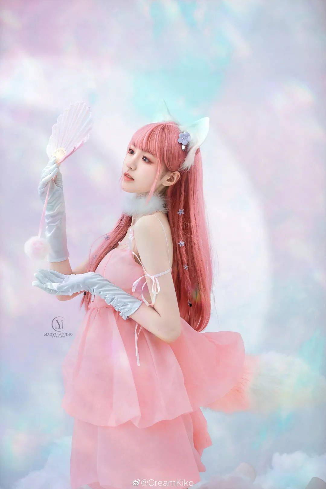 二次元cos粉红小狐狸