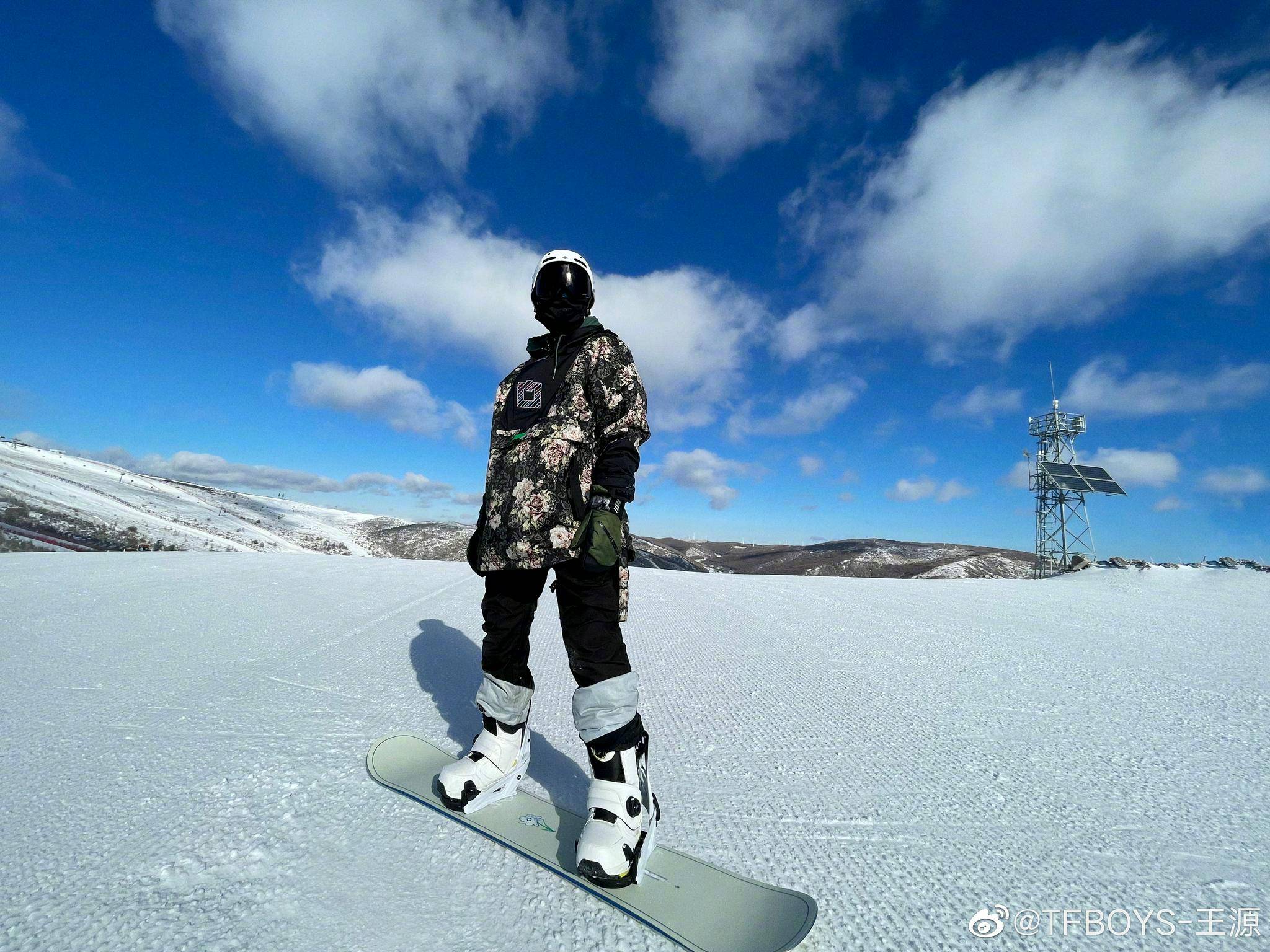 王源更新滑雪大片天好晴源好帅