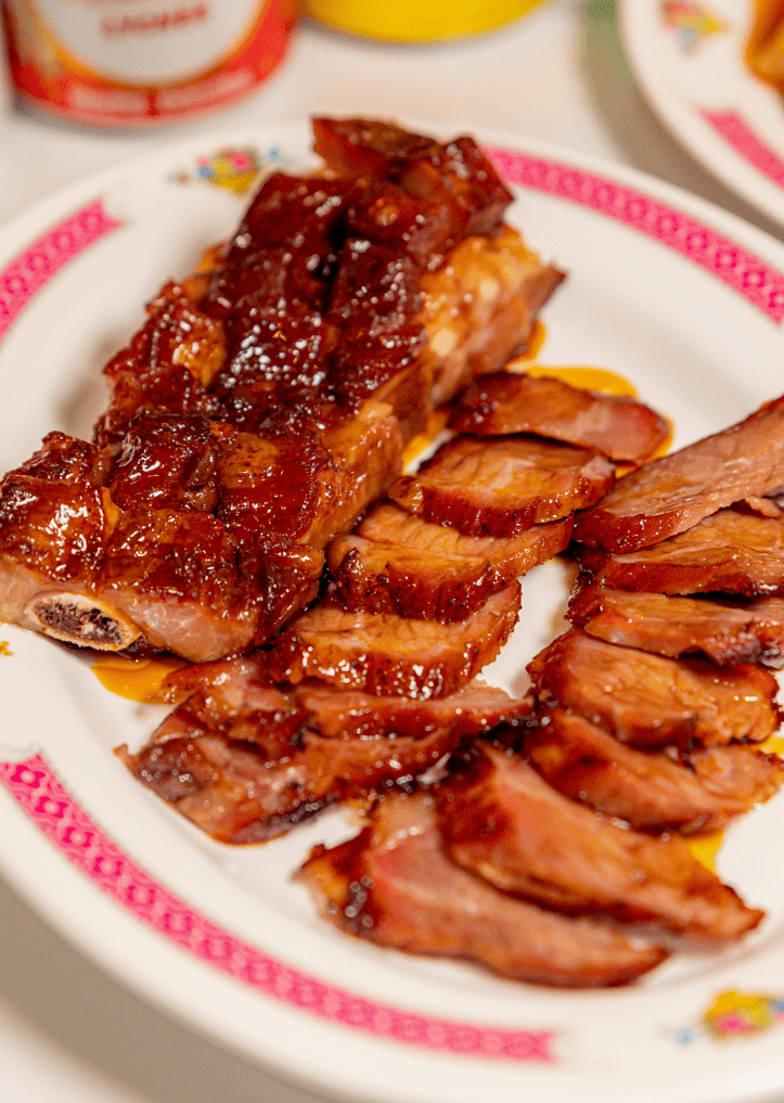 这个烧腊双拼,叉烧和排骨都是老广的心头好!