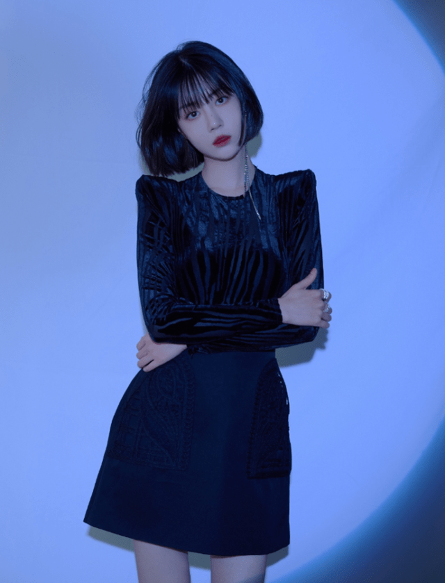 铅笔腿已经过时了看看李溪芮的圆规腿连她都自叹不如