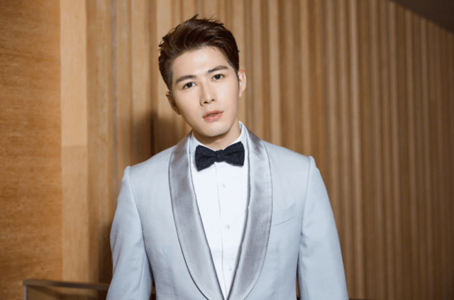 陈学冬辟谣恋情,张佳宁就地分手,一件事证明陈学冬为何单身多年_官宣