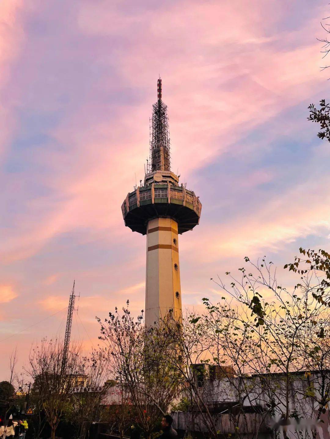 在长沙过周末重走在枫叶山间古建筑中寻找岳麓山