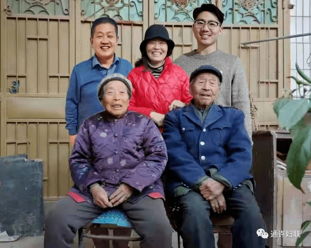 最美家庭——陈萍家庭陈萍是一名普通的农村小学