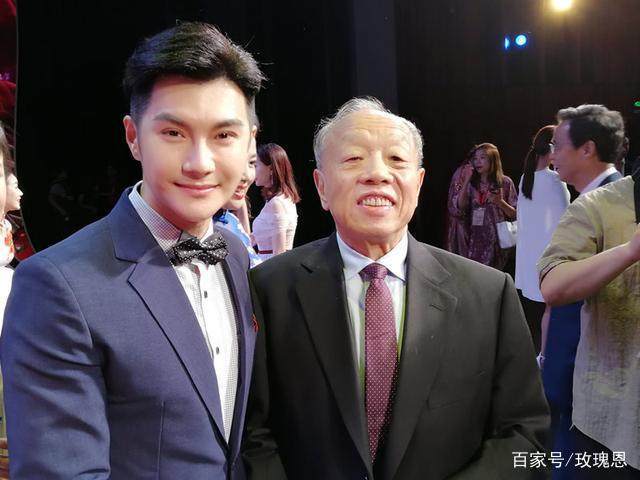 沈泰同众戏骨赴澳门访演交流 虚心求学获圈内前辈赏识_搜狐网