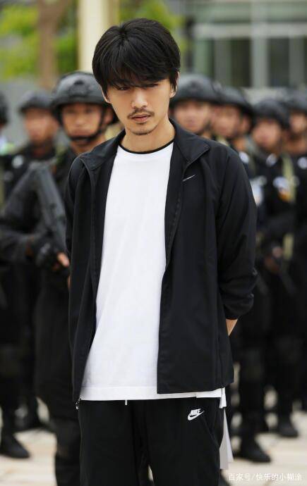 国际禁毒日,《冰雨火》陈晓王一博晒照向不能露面的禁毒警察致敬