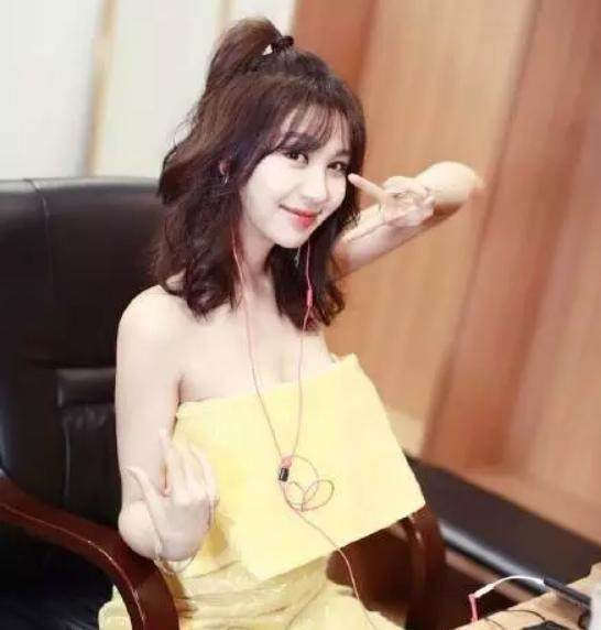 李菲儿曝光恋情,又是一对姐弟恋 黄晓明,ab也跟着松了一口气_相光耀