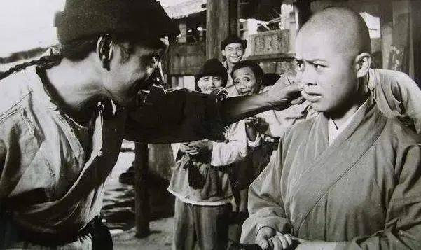 赠书|《阿q正传》:一个可笑之人,四个生活真相_胜利_精神_儿子