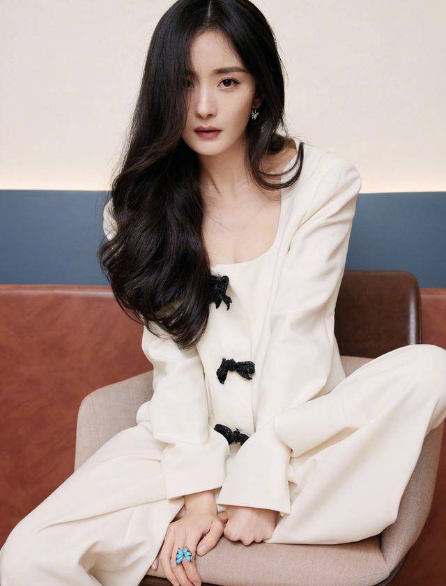1030图杨幂王一博张艺兴李现迪丽热巴张云龙刘宇宁