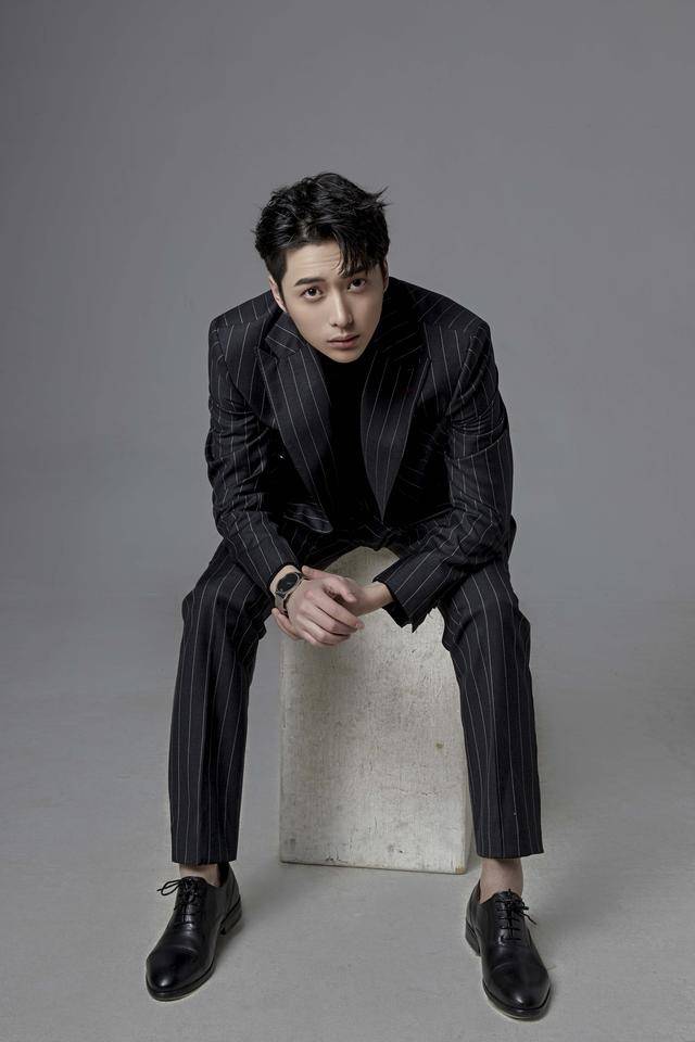 据悉,由秦俊杰,袁冰妍,韩承羽主演的电视剧《听雪楼》正在热播中,剧中