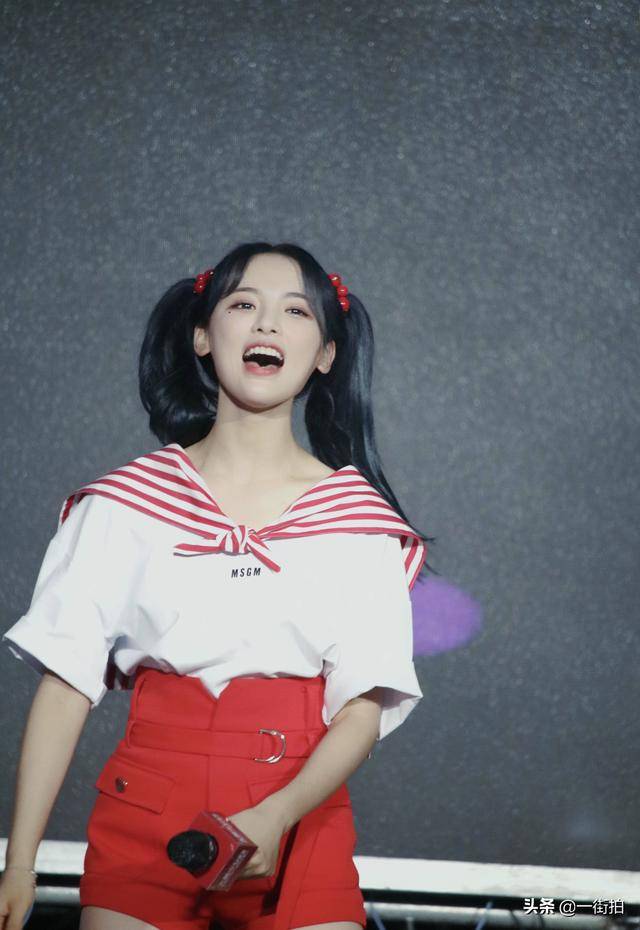 火箭少女合体亮相!