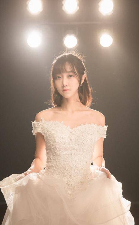 snh48组合冯薪朵黄婷婷宣布辞去队长职务