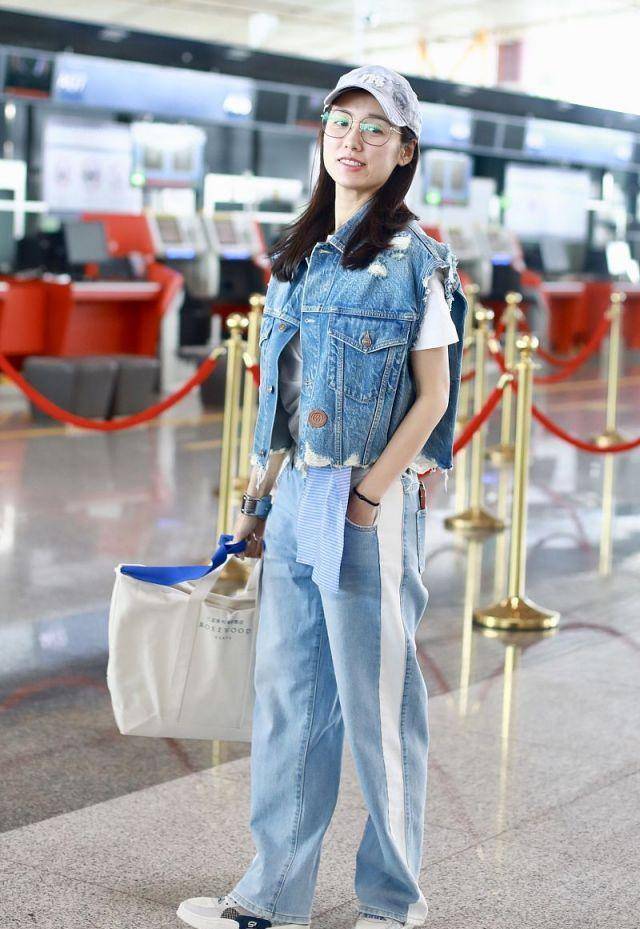 吕一罕见获老公接机穿衣默契却无交流钱泳辰拖行李全程高冷