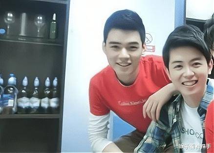 龚俊和戴景耀同为东华大学表演系的学生,两人还是同班同学.