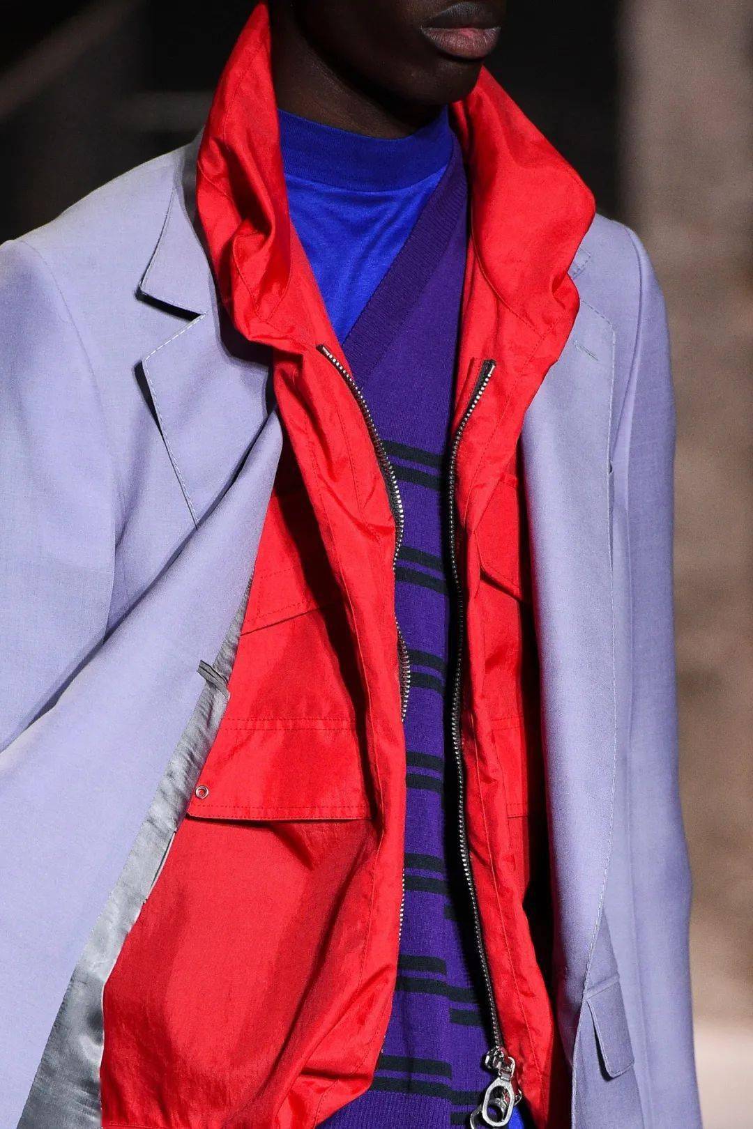 自然环境Pantone发布了2022年度流行色——长春花蓝