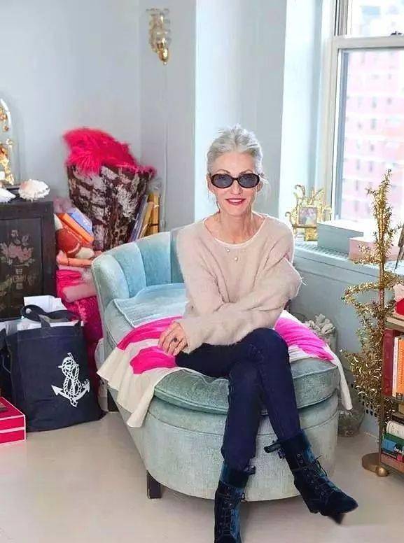 七十岁的女人怎么穿搭 看看法国女人的穿衣法_穿着_老奶奶_印花