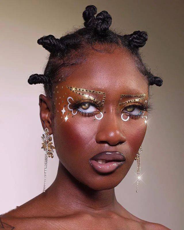 赏析美妆博主beautybybb的时尚夸张妆容集锦