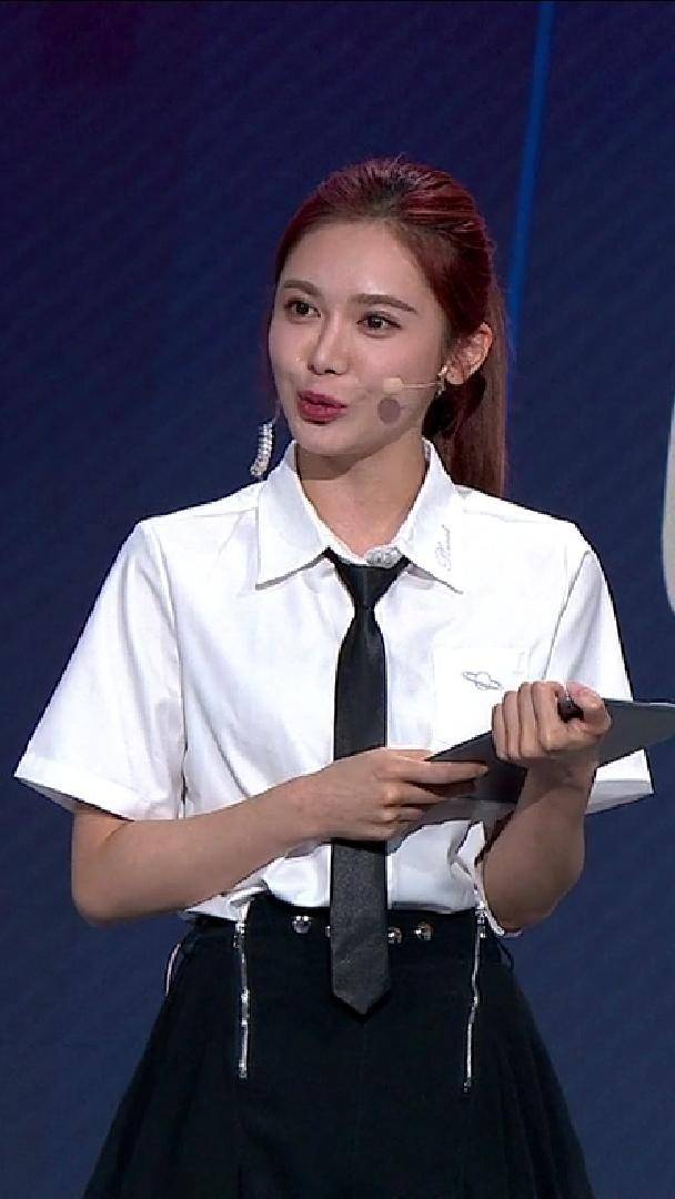 女主播美娜