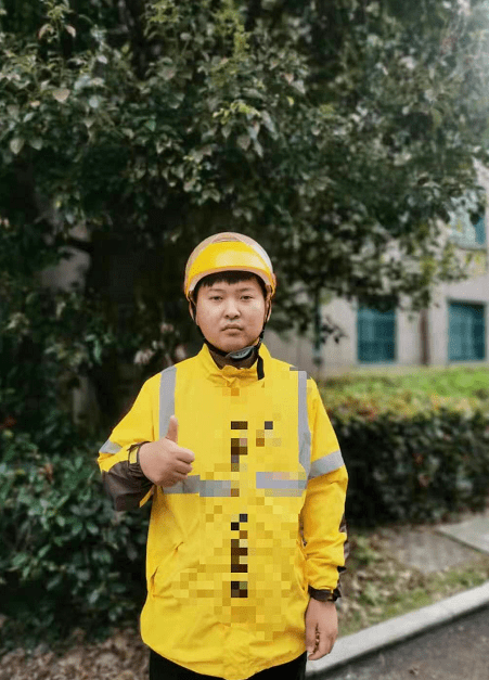 全网点赞合肥外卖小哥送餐途中突然跳河救人