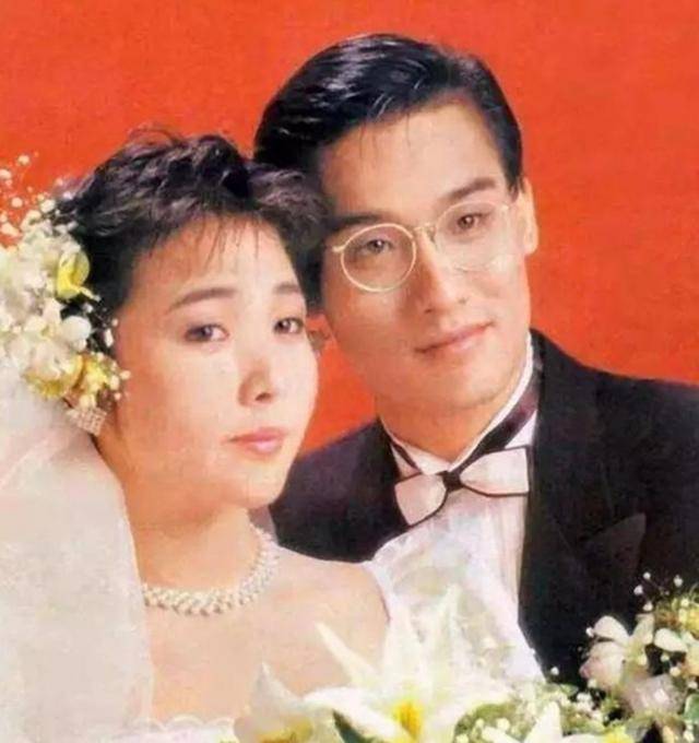 80年代婚BG真人纱照保守90年代浓浓“影楼风”你最钟意哪款婚纱照？(图8)