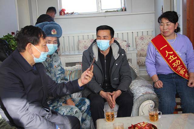 内蒙古五原县现役军人窦丹荣立个人二等功_国防_家庭_支持