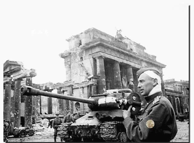 直击镜头下1945年的柏林战役:看看侵略者战败时的模样_希特勒_苏军