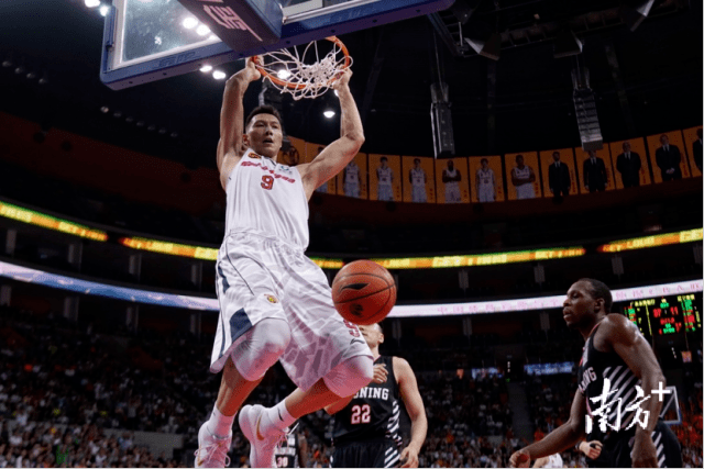 广东宏远篮球队勇夺cba"十一冠"