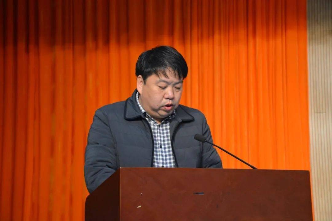 县委常委,政法委书记李学良同志对《"三零"创建工作若干措施》进行