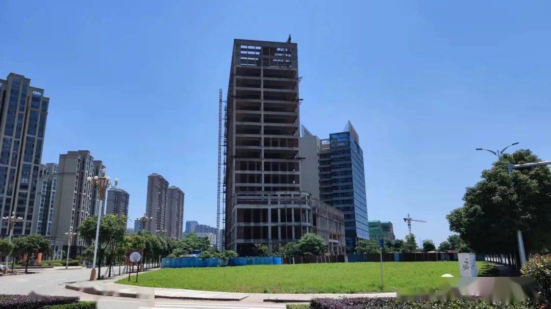 最近,小编看到了市自然资源局发布的《关于注销及重新核发华丰大厦 