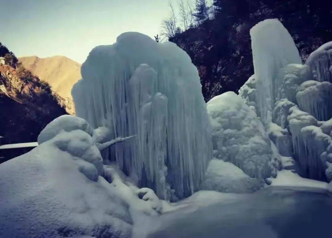 积石山县大墩峡的雪景图片