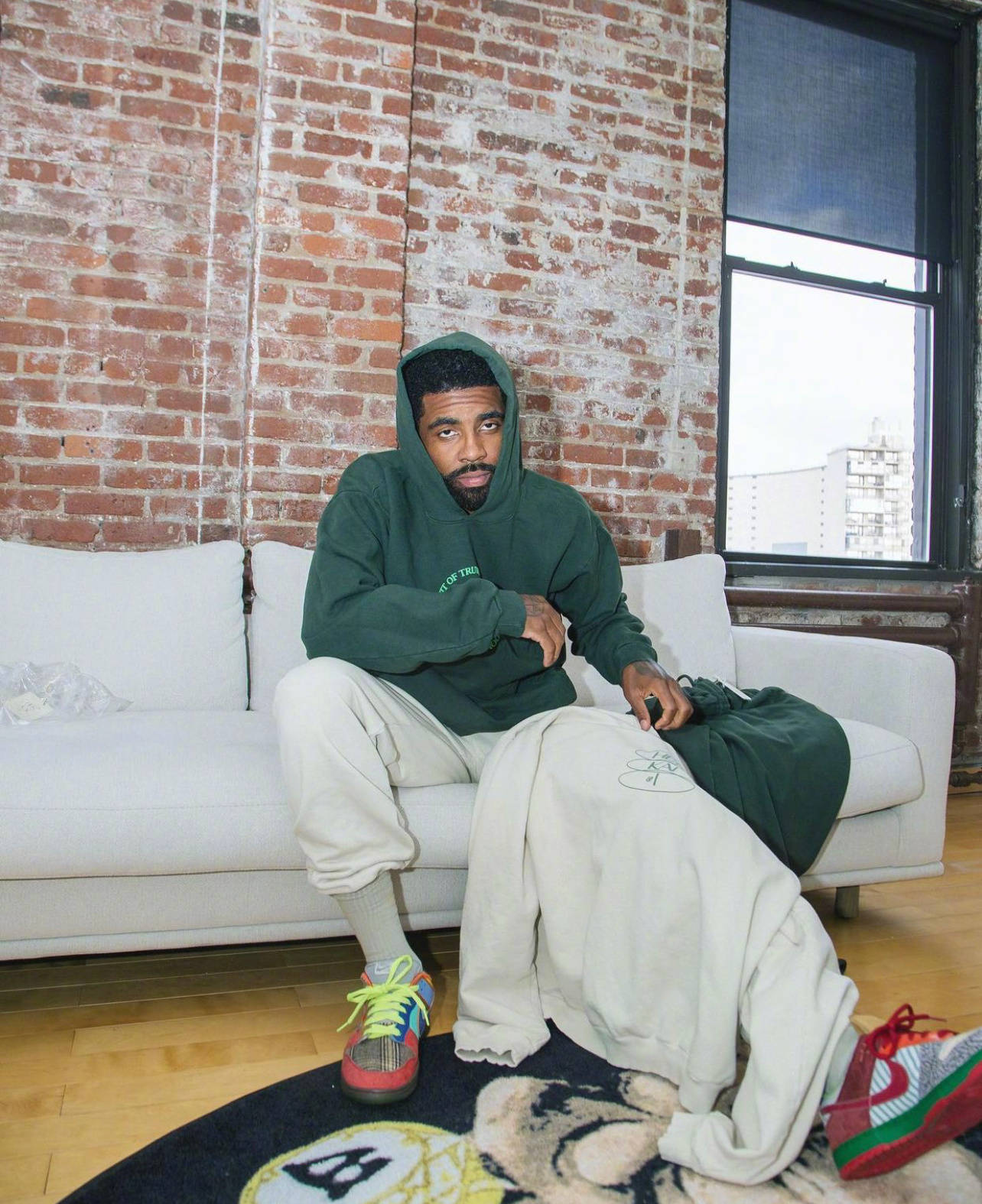 欧文晒鞋全是dunk