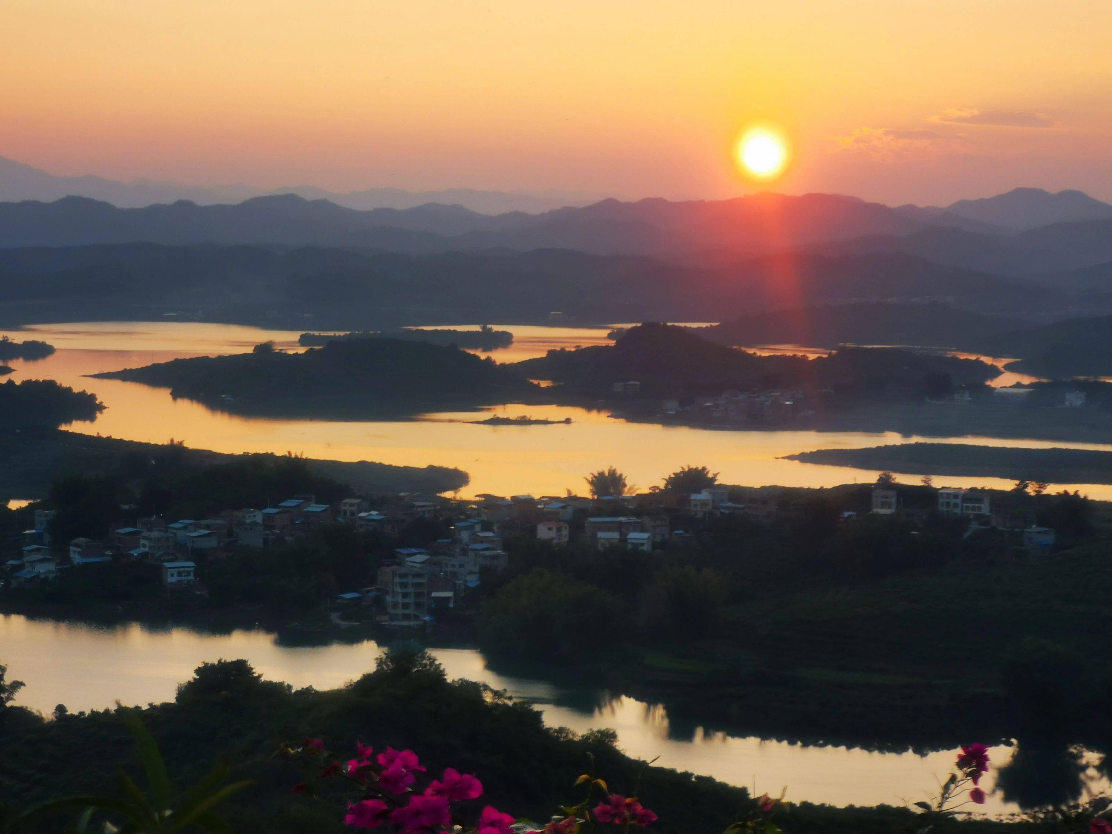 【映象八桂】广西百色右江区:夕阳下的乡村山水画_覃榴_湖畔_黄显帆
