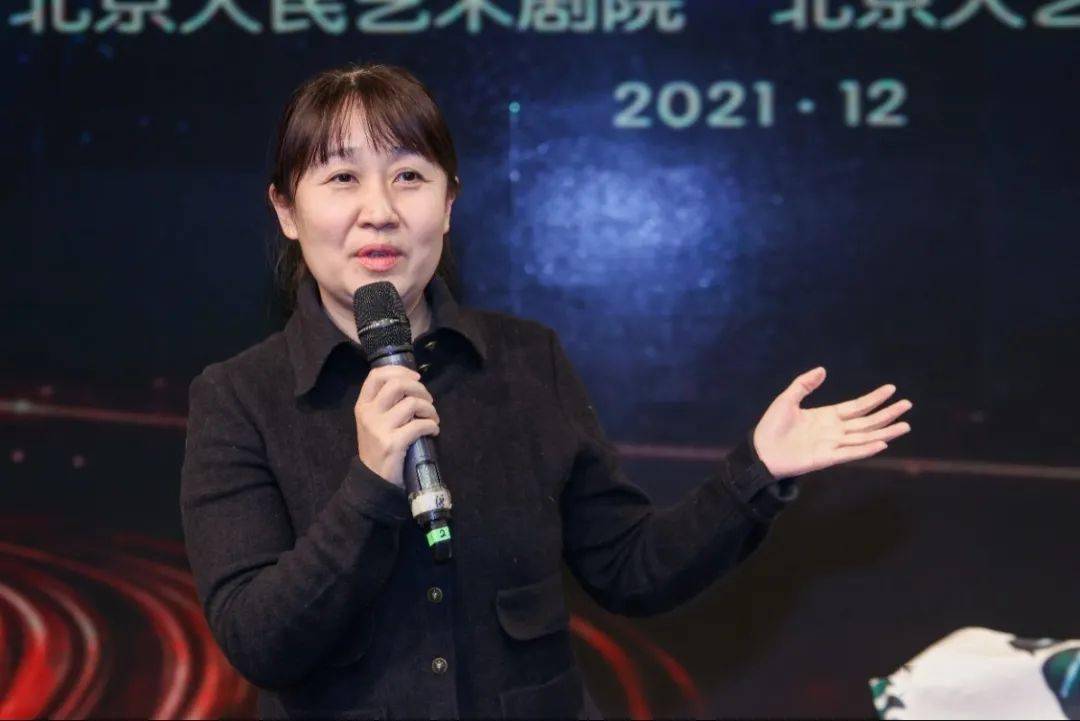 北京人艺女副院长图片