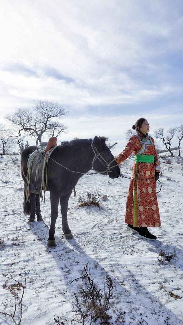 真正的牧民住蒙古包放牛牧羊他们还在草原上从未离开