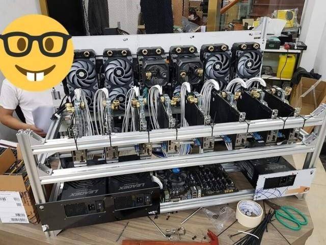 玩家自制10卡rtx3090水冷矿机造价25万打不住满载也才50度