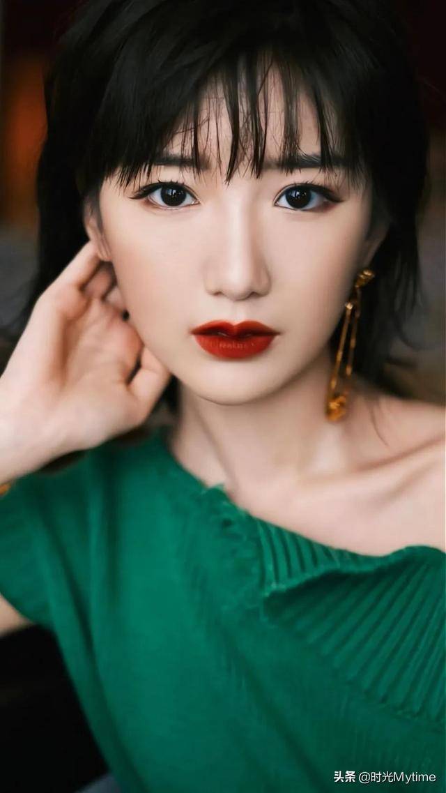 明星壁纸宝藏女孩毛晓彤一个自带美瞳的女孩