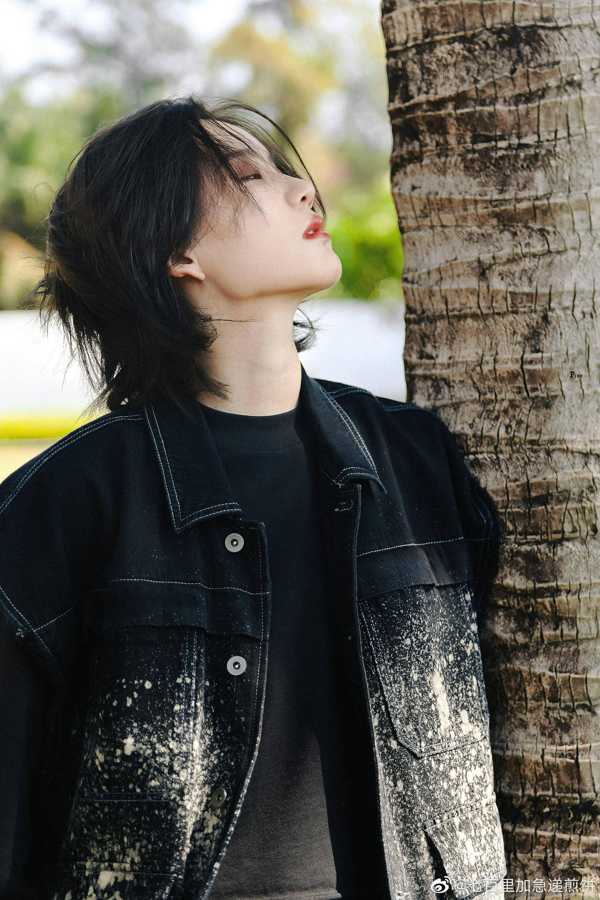 好喜欢陆柯燃这组照片她的眼睛里好像有一封忧伤的情书