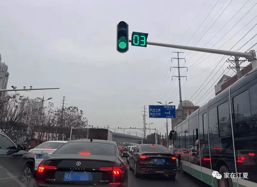 组图实拍武汉江夏大道今天早高峰大堵车