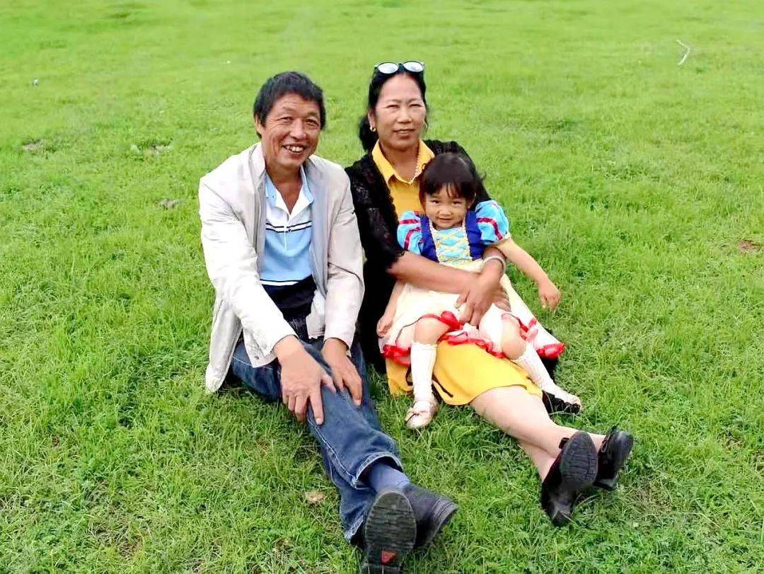 和积晶与丈夫李耀棕相敬如宾,相互照顾,相互理解,从不计较生活中的