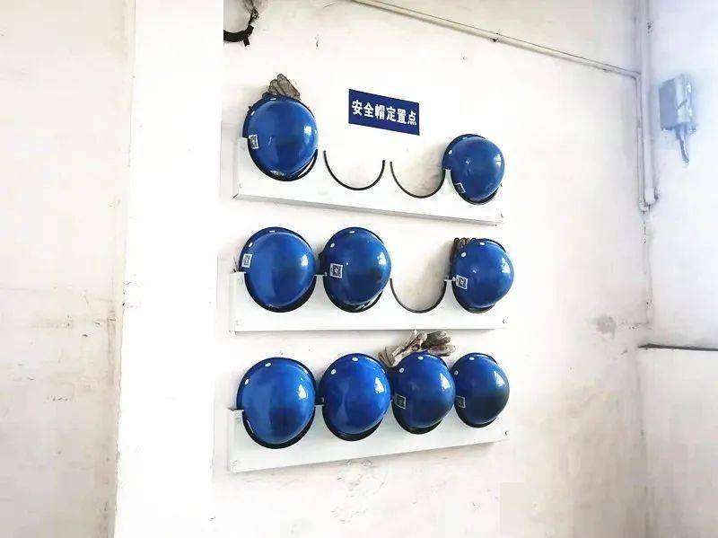 铁运作业区党支部普车运行交接班安全帽定置管理06部机关党支部于7月