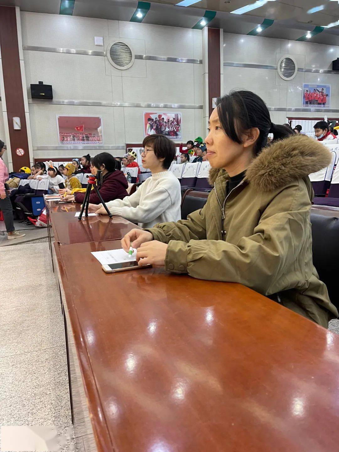 本次比赛汇集了中高年级的选手们,各参赛班级在周晶晶主任和英语老师