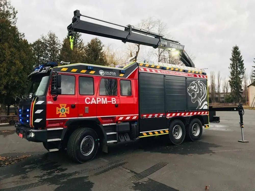 乌克兰改装厂基于太脱拉6x6底盘打造的抢险救援车_搜狐汽车_搜狐网
