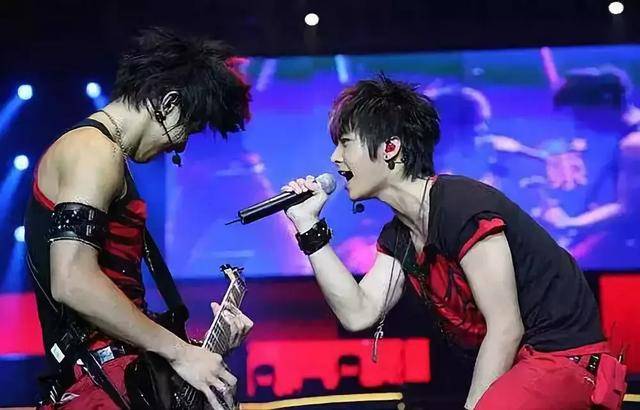 来品品这两美少年迟来的甜瓜,原来贺军翔和郑元畅曾经那么有故事_日记