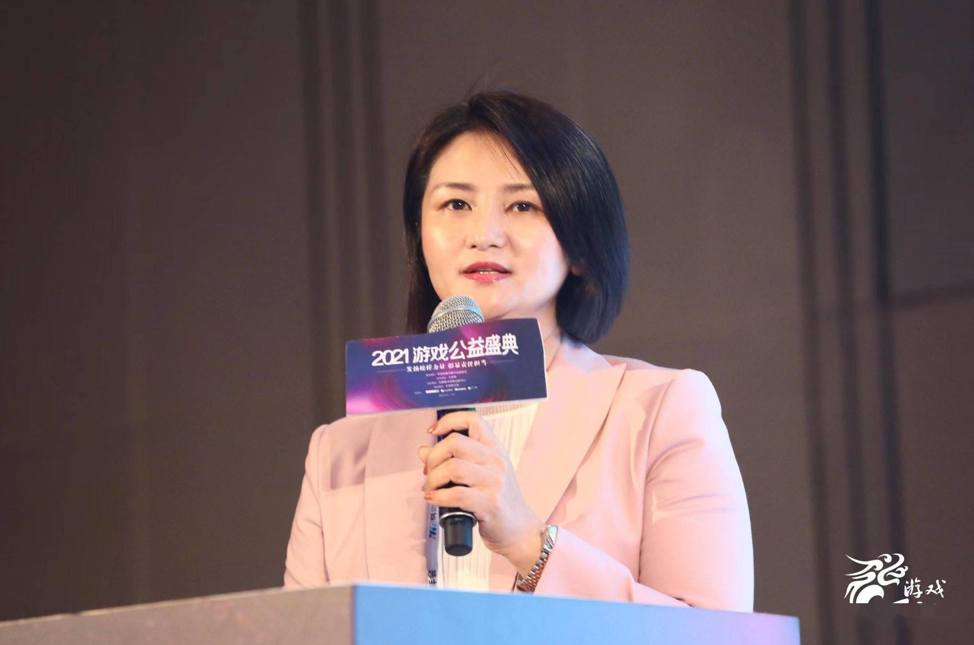 张艳红以创新推动公益平台转型点亮乡村教育