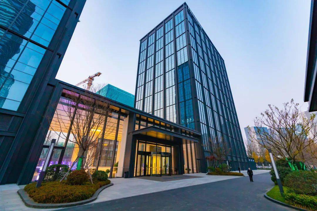 乘势而上,傲立产业潮头,掘金财智新未来_海信_建面_宣传